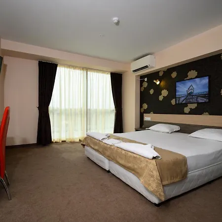 מלון Hotel City 2*