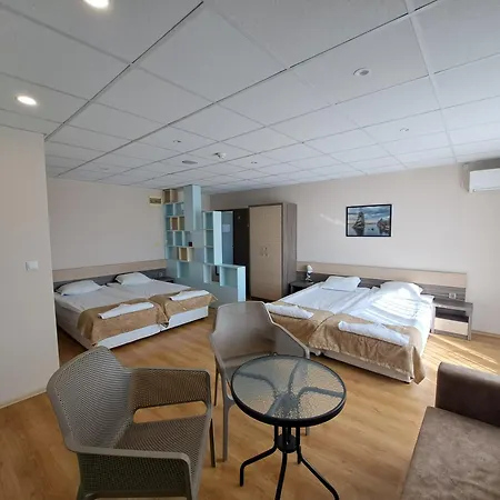 Hotell Hotel City 2*