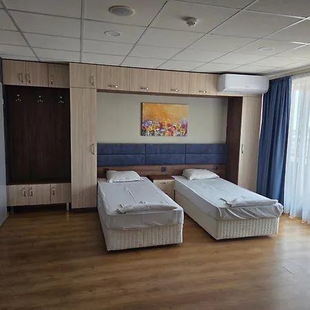 Hotel City מלון