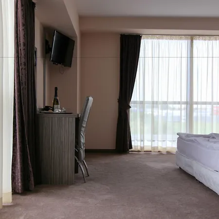 מלון Hotel City 2*