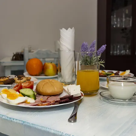 Hotell Hotel City 2*